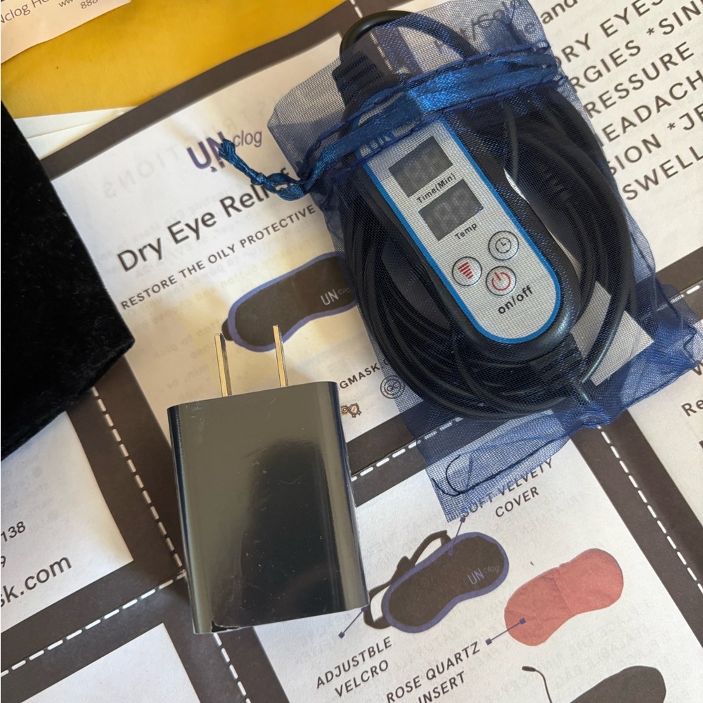 Black and Blue Dry Eye Relief Mask - Picture 3 of 5